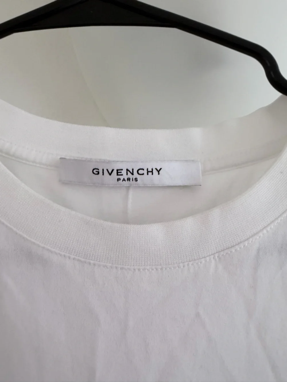Givenchy White Short Sleeve Crew T-Shirt with Subtle Hem Detail - Picture 2 of 5